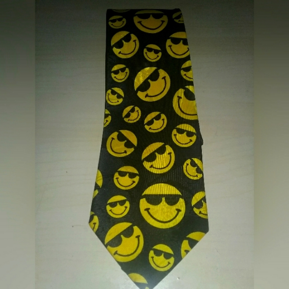 Smiley Face Tie